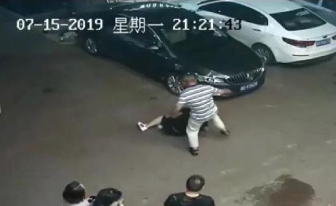 湖南衡阳警察打人事件反转:被打者事前曾亲7岁女童.