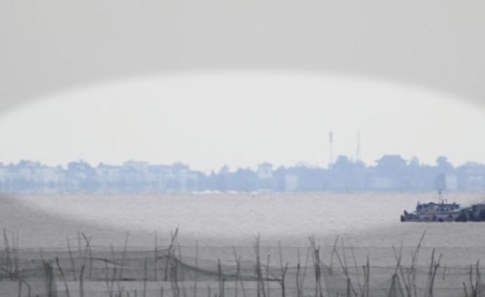 洪泽湖现海市蜃楼古建筑群倒映湖面