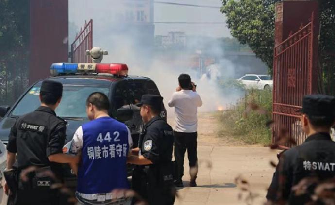 关于公开征集颜锦,杜明,阎岩等人涉黑涉恶犯罪集团.