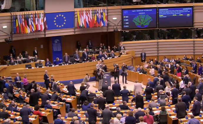 "脱欧"协议在欧洲议会过了第一关:宪法事务委员会表决