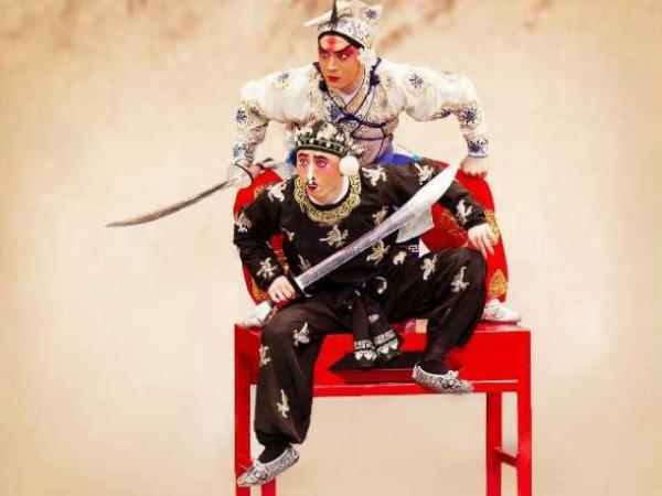 我是京剧武丑演员郝杰,如何了解,练好武丑功夫,问我吧