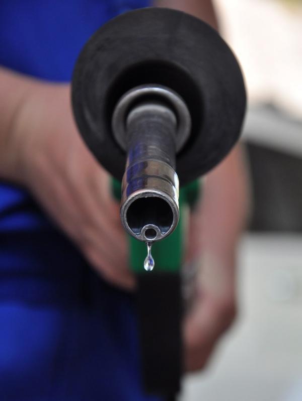 央媒释疑:成品油消费税为何连续调整