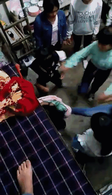 [视频]云南广南县阿科中学初一女生被10名同学围殴 打架斗殴