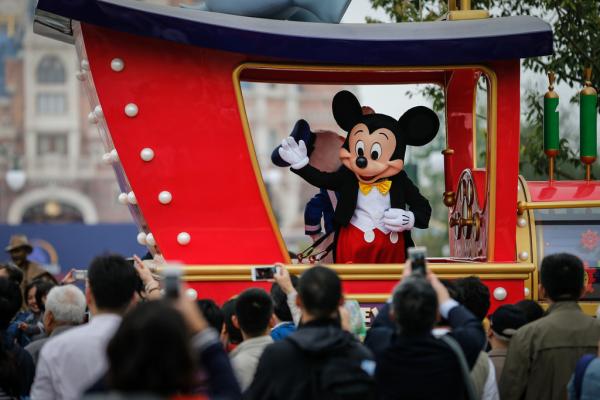 直播丨上海迪士尼连办三天开幕庆典,众多名人