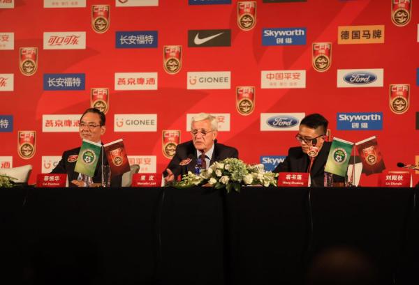 直击中国国家男子足球队主教练里皮首次媒体见
