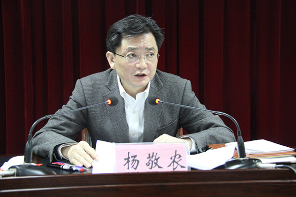 安徽省政府秘书长、党组成员杨敬农接受