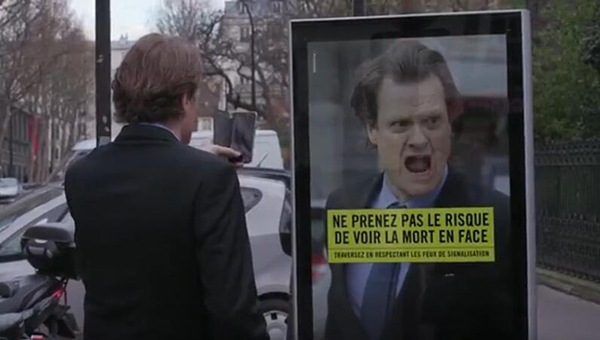 趣看|法国:告示牌模拟汽车急刹车声,专吓行人并