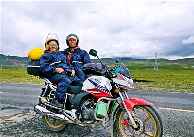 男子带84岁妈骑摩托游西藏引质疑，回应称这是母亲一生梦想