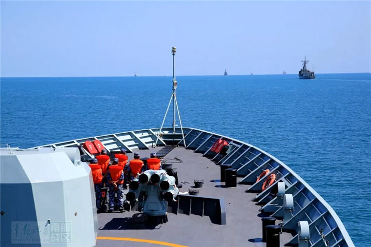 中国首次参与澳大利亚主办联合军演，两名澳士兵登黄山舰