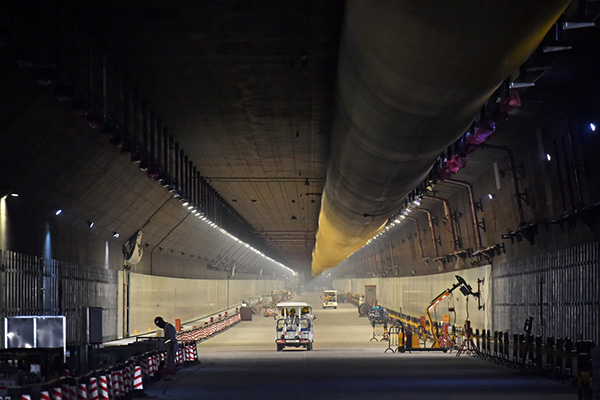 港珠澳大桥深40余米海底隧道，信号满格如何实现的？
