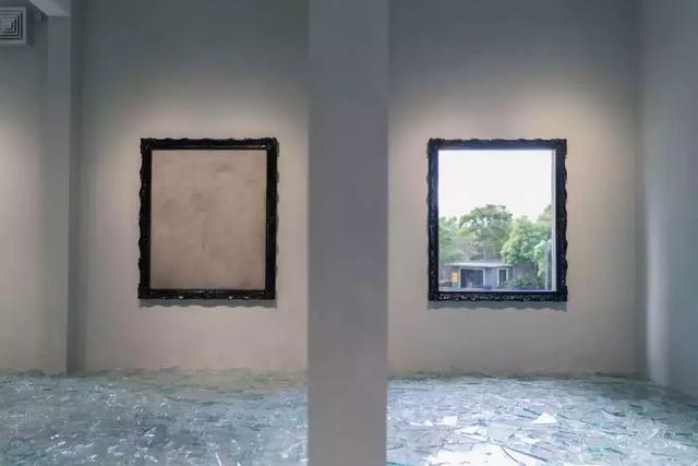 刘建华“物镜”个展：当艺术现场被“蓄意破坏”成玻璃渣