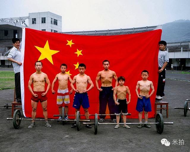 摄影师迈克尔·沃夫在香港去世，他拍的中国影像让无数人感叹