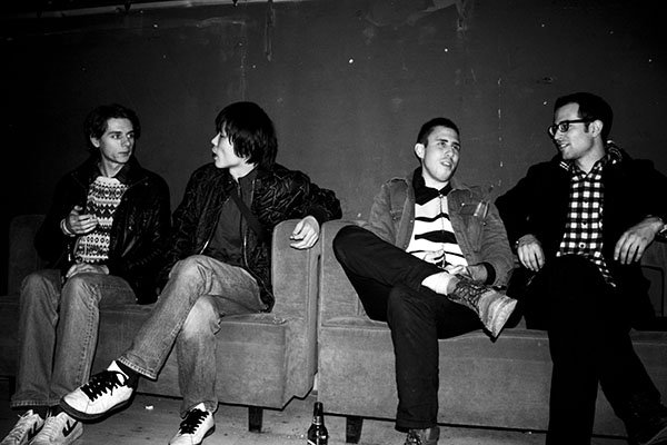 2010年11月在D-22。图中人物从左至右依次是：Tom Hancock, Liu Kai, Josh Feola和Benny Shaffer。图片由Josh Feola提供