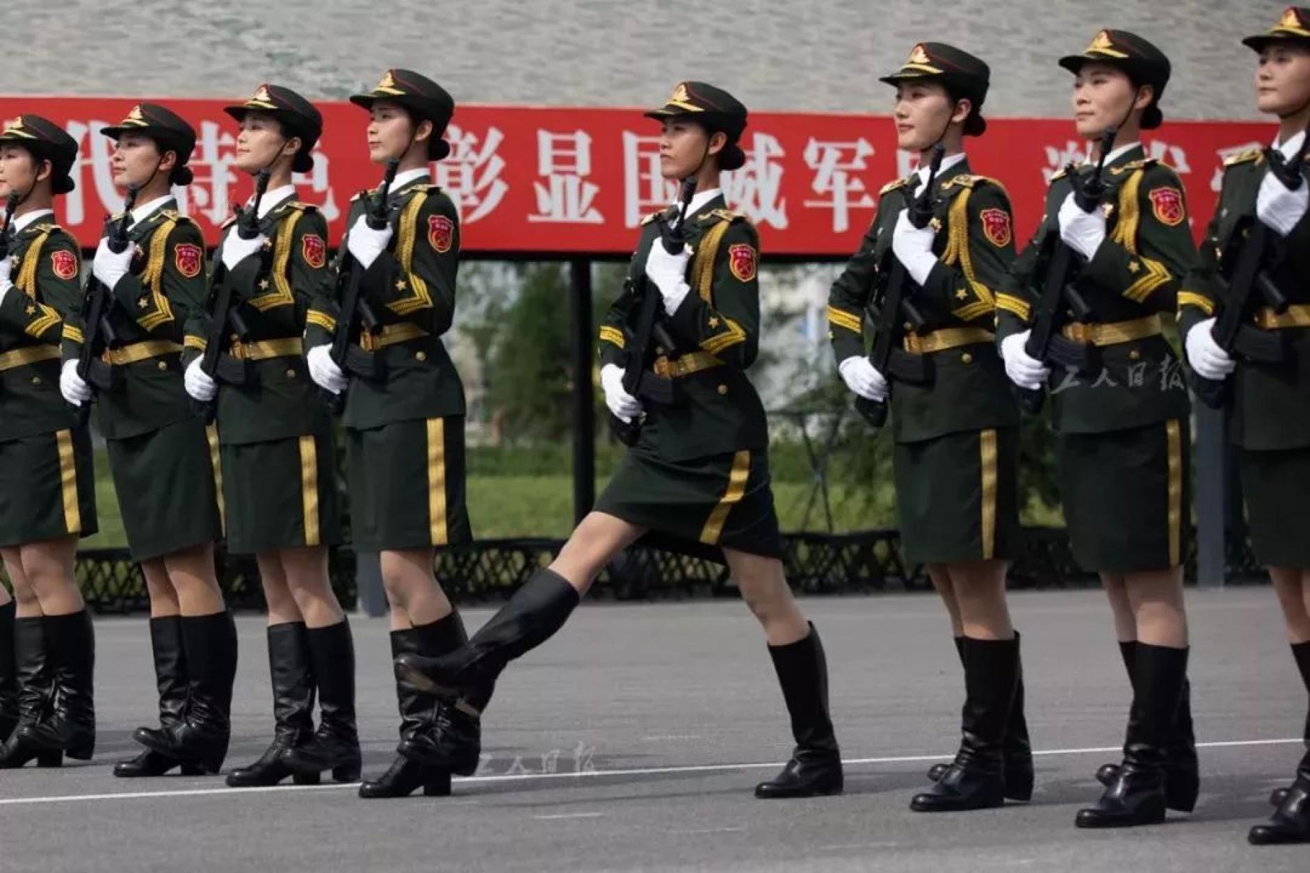 在航母上是否有必要部署女性舰员？看看美军航母上的女兵都能做些什么（10）-千龙网·中国首都网
