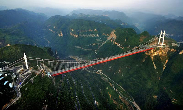 在355米高的矮寨大桥开跑：湘西将举行“云端上的马拉松”