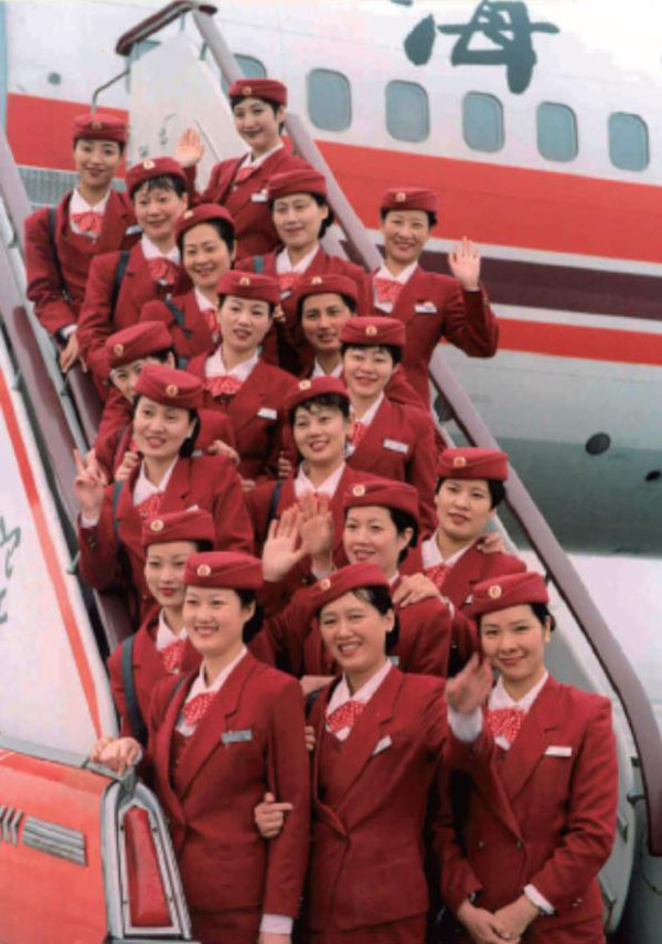 航空公司首次从上海纺织系统招聘18名空嫂。