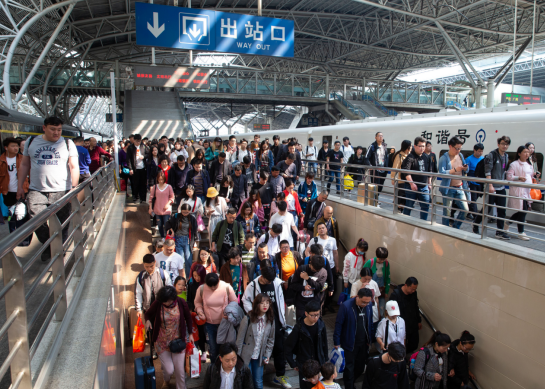 长三角铁路今迎国庆假期返程客流高峰，增开旅客列车274列