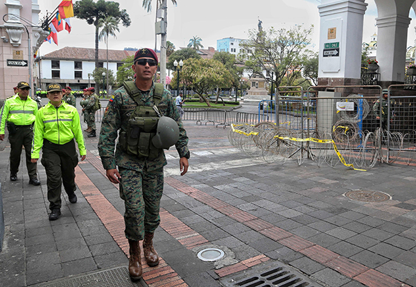 厄瓜多尔总统宣布政府机关临时迁至瓜亚基尔，应对首都乱局