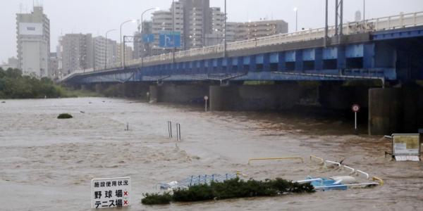 台风“海贝思”重创日本：26人遇难，新干线被淹或整车报废