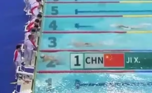 军运会男子800米自由泳，季新杰破纪录为游泳队夺第10金