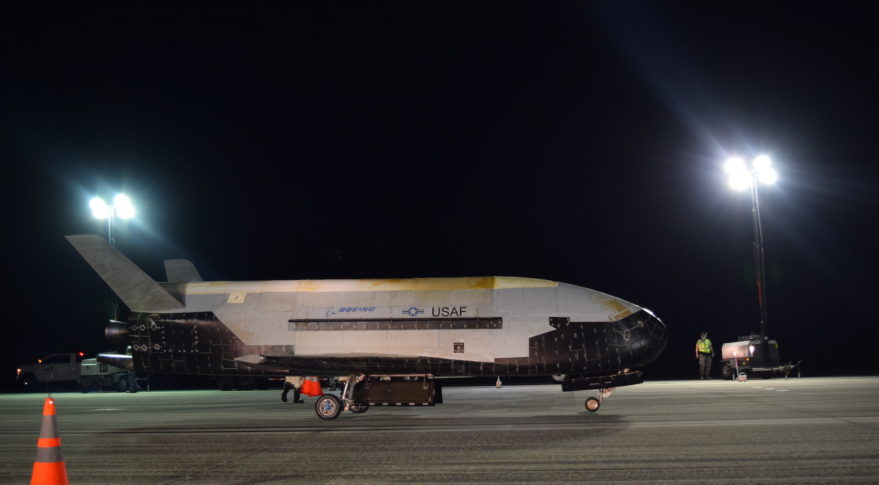 X-37B在轨飞行780天返回地球，“部署多颗秘密卫星”