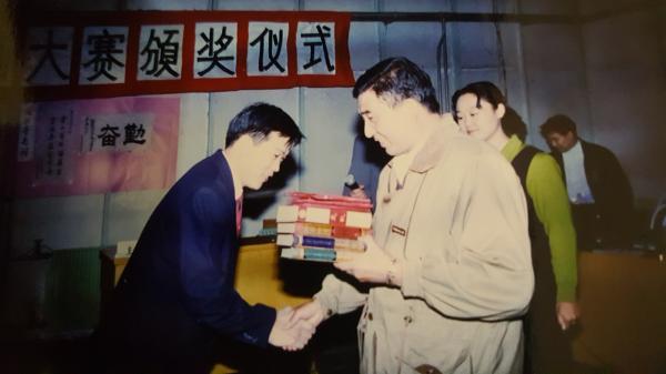 罗锦华在中国政法大学书画比赛中获得软、硬笔、美术三个一等奖