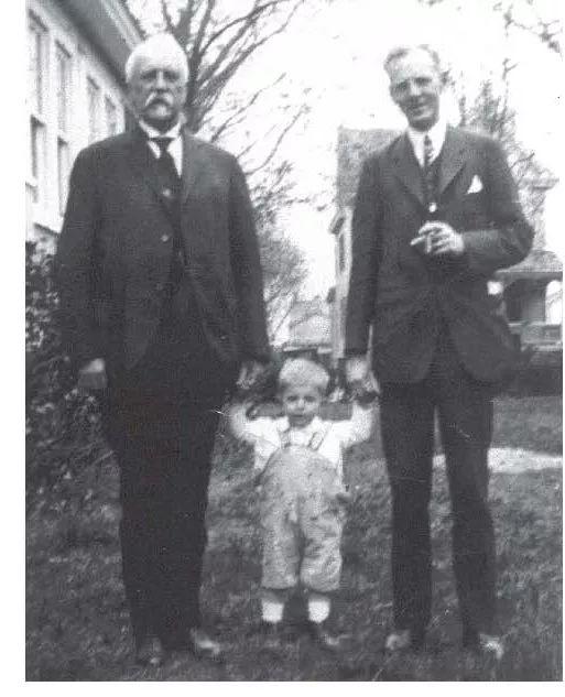 “姓氏继承者”与我的父亲（右）和祖父（左）。</p><p>（保罗·沃尔克的私人收藏）