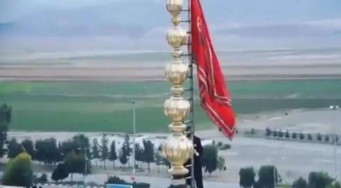 伊朗清真寺悬挂红旗