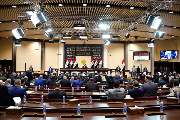 这是1月5日在伊拉克首都巴格达拍摄的国民议会特别会议现场。  新华社 图