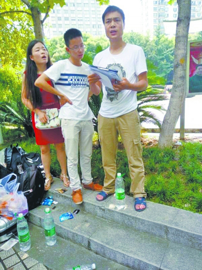 武汉53名大学生花钱找兼职被扔东莞街头,涉事