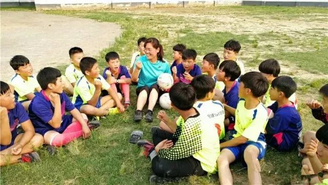 阜阳一乡村学校引起国际米兰关注，将派专业教练来传授足球