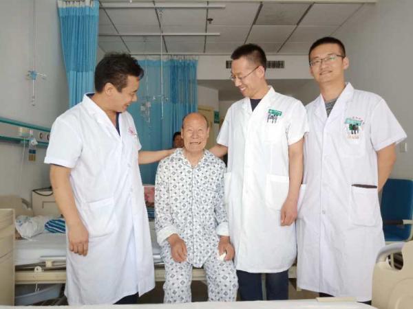 和平医院为76岁老人治愈多年顽疾,创下历史