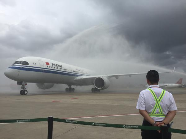 国航首架A350客机完成首航,从北京飞抵上海虹