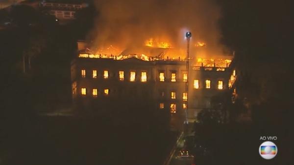 巴西国家博物馆大火，两千万件馆藏或损
