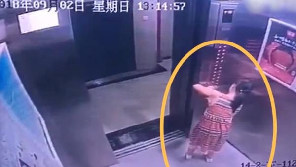 小女孩按亮全部电梯按钮，物业通知道歉