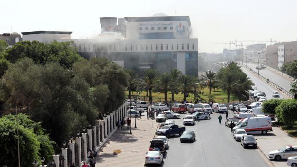 利比亚国家石油公司遭袭击，2死10伤