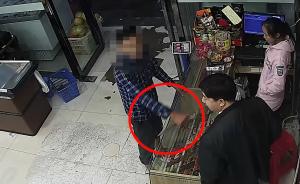 男子持刀抢超市10元被抓，曾砸银行