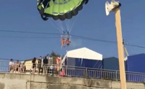 俄罗斯游客滑翔伞出意外，先触电再坠地