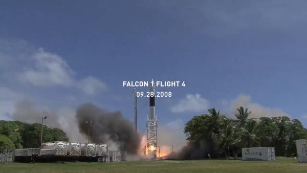 十年前的今天，SpaceX成功发射首枚火箭
