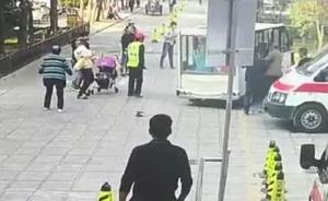 失控電瓶車沖向嬰兒車，55歲民警用身體頂住車頭救孩子