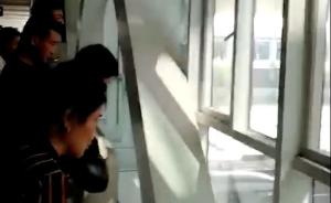 武汉天河机场：一男子翻越航站楼护栏后跳下，经抢救无效身亡