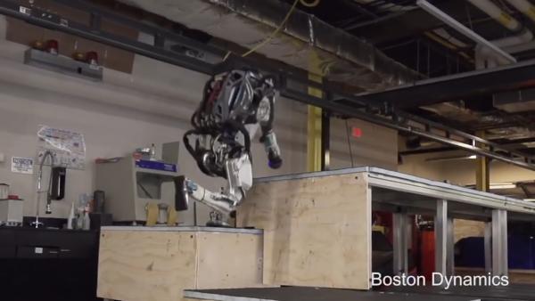 波士顿动力再升级：机器人凌空三连跳