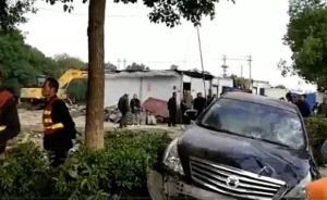 扬州业主开车撞拆迁队致2死8伤，镇长等5人停职调查   