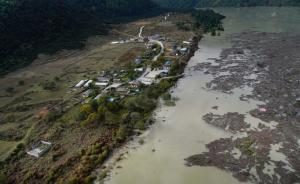 雅鲁藏布江堰塞体水位已下降56米，洪水威胁基本消除