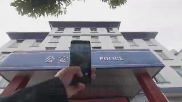 云南保山警方手机成神器：照人脸如扫码