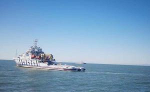 辽宁海域运砂船翻沉2天后1名船员获救，仍有10人失联