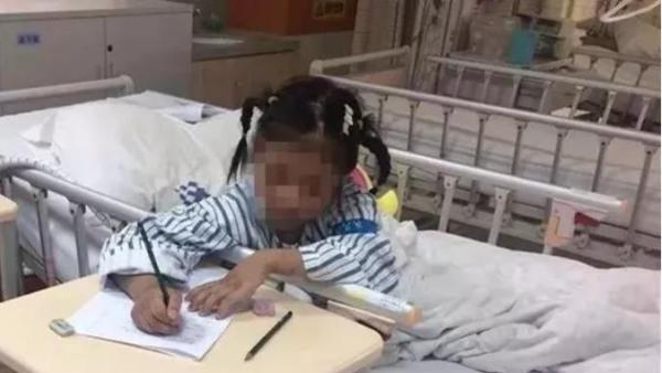 9岁女孩遭亲妈毒打重伤，爷爷获监护权