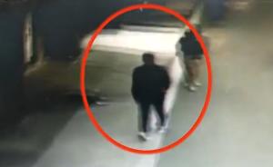 逃犯公安局門口拍視頻炫耀，立馬被抓