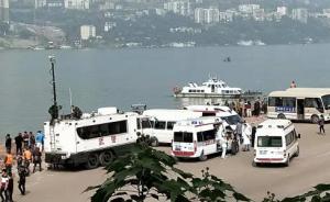 重庆一公交车坠入江中，应急分队民兵赶往现场参与救援