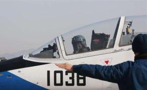 空军飞行学员教八机型首次单飞融入战术训练